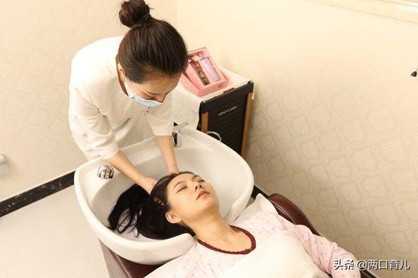 坐月子时到底能不能洗头？医学教授：月子期应讲求健康方法