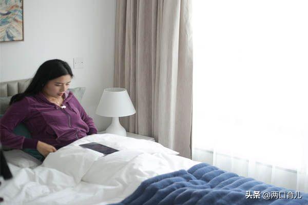 坐月子时到底能不能洗头？医学教授：月子期应讲求健康方法