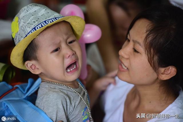 孩子上幼儿园这事急不得，太早入园危害多