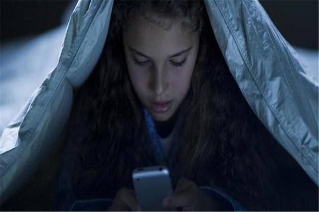 13岁女孩在偷看“情色片”，接下来这位妈妈的做法，很有智慧