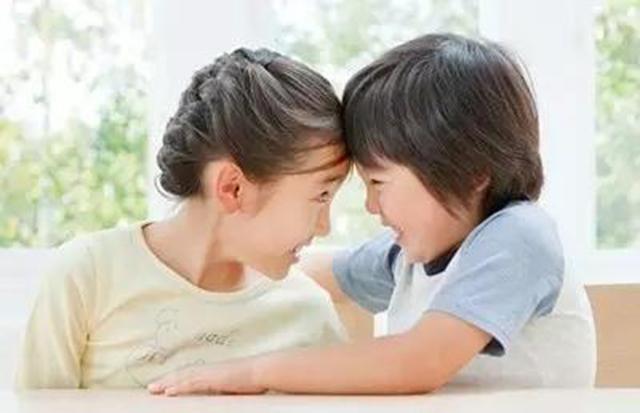 孩子指着“避孕套”问：妈妈这是什么？如何正确跟孩子“谈性”