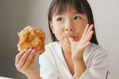 “娃不吃肉=没营养”？大人的错，却让孩子买单：脾胃差、爱生病