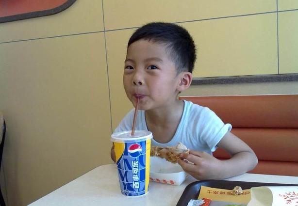今日入伏，儿科医生：这4种食物别再给娃吃，伤脾胃还不自知