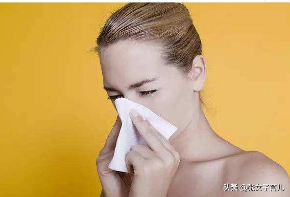 孕期为了胎儿健康发育，需要远离这2种人，即使是亲人也不例外