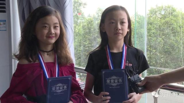 ?嵩县俩少年模特赛上夺金牌