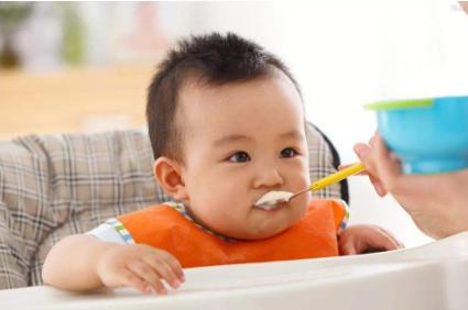煮大米粥的时候，放入4类食材，健脾养胃，花钱不多，比白粥营养