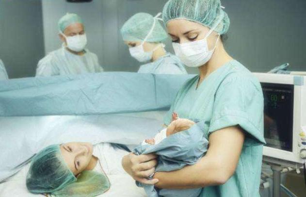 顺产和剖腹产哪个更痛，30个两种都尝试的妈妈表示：不能比