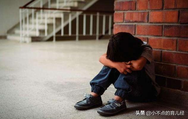被穷养与被富养的儿子，在3个方面差距明显，父母别不在意