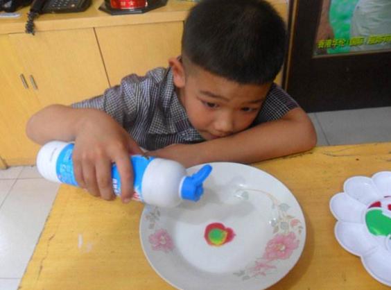 三岁孩子误食洗洁精，妈妈冷静处理方式，医生都称赞不已