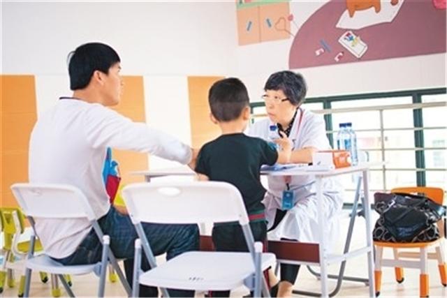 3岁男孩“高冷”被幼儿园劝退，医生开的“处方”，家长都要看看