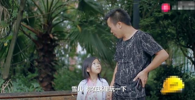 6岁小女孩在公园绑爸爸在椅子上，爸爸醒来后，幸福了