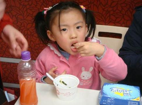 5岁孩子一生病就吃肯德基，之后经常生病，知道真相后妈妈后悔