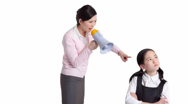 家长屡次管教，孩子为何还是“偷”钱？原因可能出在家长身上