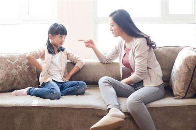 女儿尿床后被妈妈责怪，她却说爸爸尿的，孩子的谎言跟这3点有关