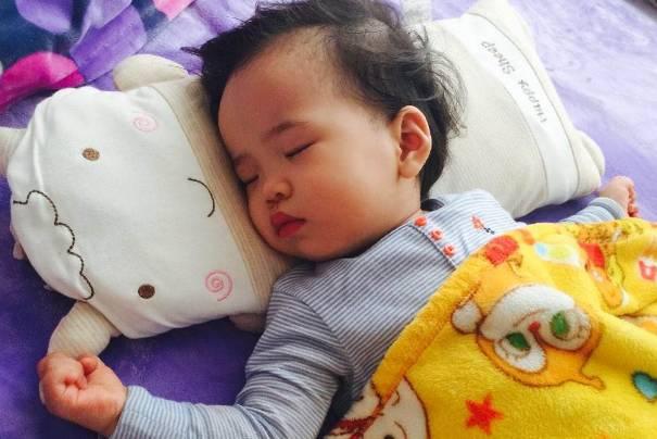 切记：孩子积食难长个，睡前这“2补3拒”要做好，家长别不当回事