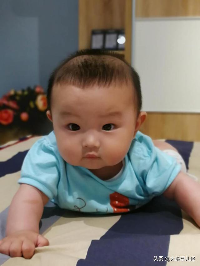 怎样教小宝宝学会走路？什么时候教走路合适呢？