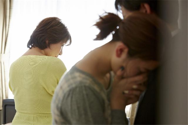 娃生病是中年女性崩溃的开端，丢了工作，还被婆婆责怪是“罪人”