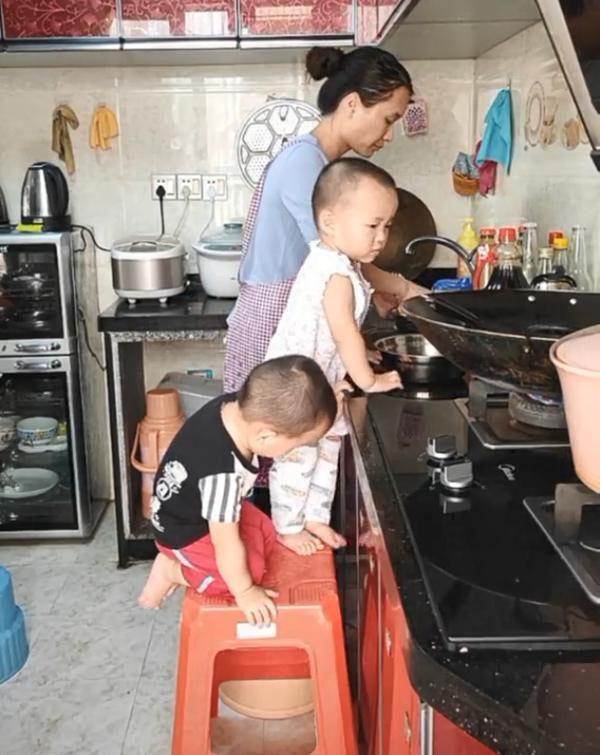 为什么我不愿意生二胎？4张人性图告诉你答案，这是一个人的战斗