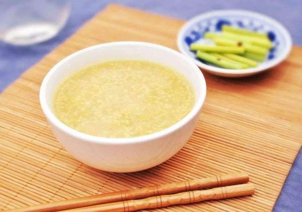 剖腹产第一天能吃东西吗？医护人员交待：产妇只有这之后才可进食