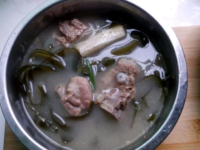 8岁男孩脾虚已停止发育，医生呼吁：家长别再踩这2个身高“雷区”