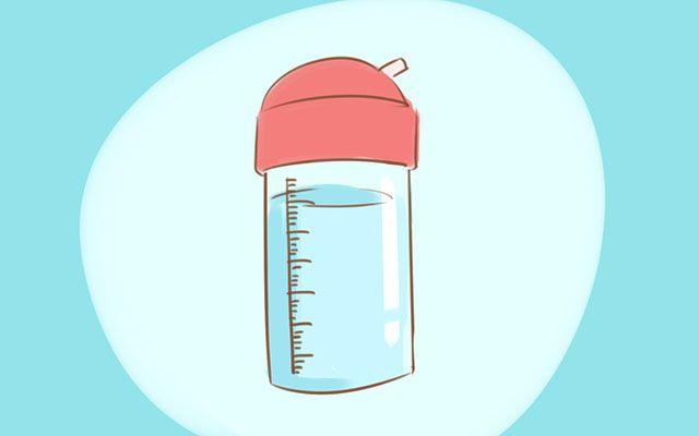 吃母乳要不要喂水？这几个“信号”说明宝宝缺水了，给孩子喝点吧