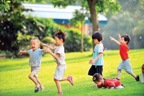 孩子一放出去玩就拽不回来是因为什么呢？家长要如何应对呢