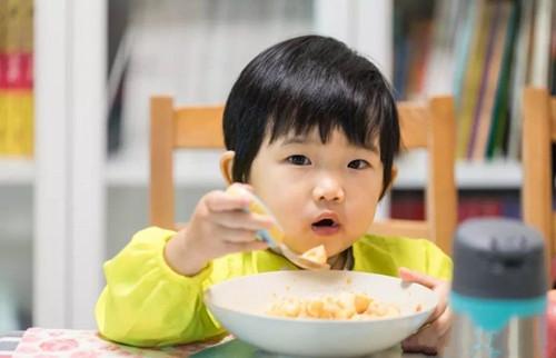 是谁“偷走”了孩子的身高？儿科医生：“元凶”是孩子常吃2种饭