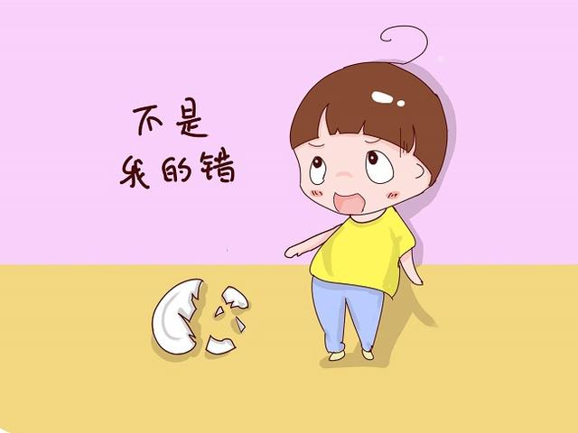 哥哥不敢下床一直哭，弟弟看不下去了，接下来的一脚，完美神助攻