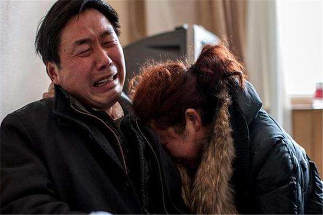 第一天上幼儿园孩子就被“丢”，爷爷忙报警，老师却称不知情？