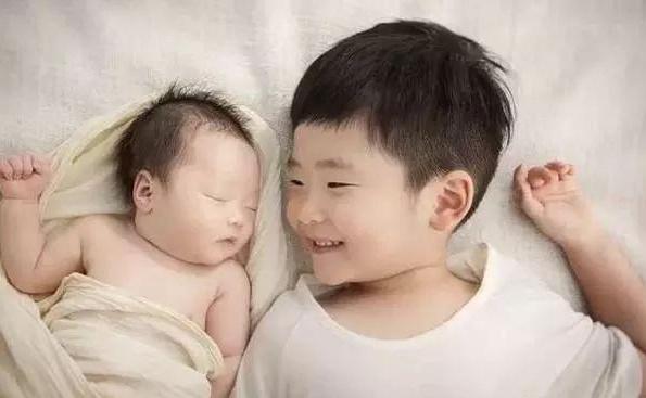李玫瑾：二胎家庭最大的坑，就是让老大学会“孔融让梨”