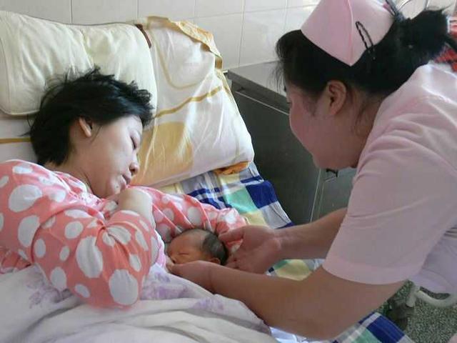 分娩完第一天，丈夫能做到这几件事，恭喜宝妈嫁给了真爱
