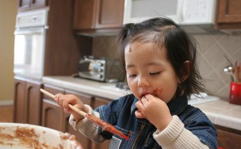 儿科医生拉进“黑名单”的3种食物，孩子吃了个矮发育慢，赶紧改