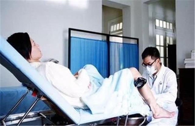 孕妈顺产遇到“男医生”感到尴尬？搞清楚这3点，你就会放下偏见