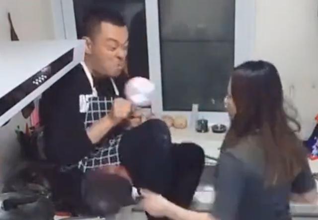 女儿实力坑爹，爸爸欲哭无泪，这个“小棉袄”有点漏风，得缝一缝