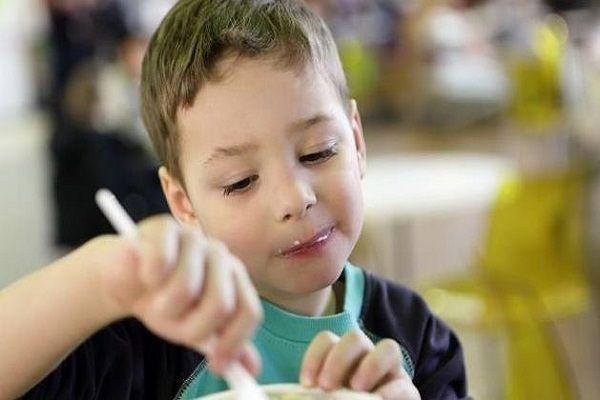 孩子吃零食对身体会有哪些影响？以下零食孩子不能吃，爸妈们注意
