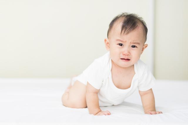 孩子用哭来威胁父母，这2位妈妈的做法，让孩子走向不同的人生