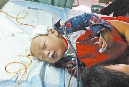 5岁男娃生命垂危，都是洗澡惹的祸，医生警告：3种情况不能洗澡
