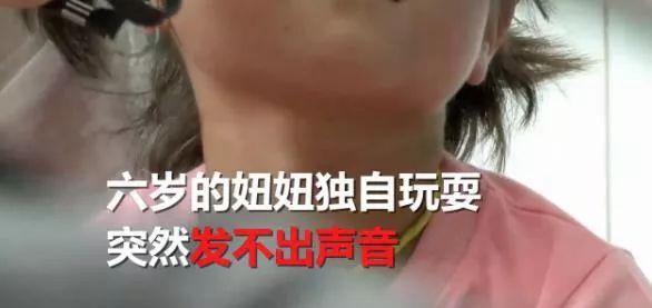 女童吃下发卡，妈妈拍背险些导致窒息，术后却取出多样异物