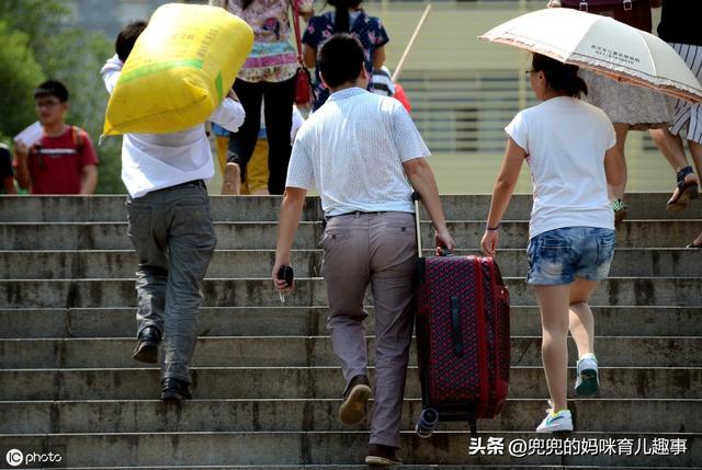 “没钱就别生孩子”，这条养娃鄙视链苦了多少父母，你怎么看？