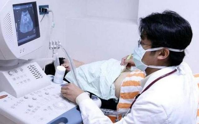 明明是头胎，产检时医生非说是二胎，老公的回复让人很暖心
