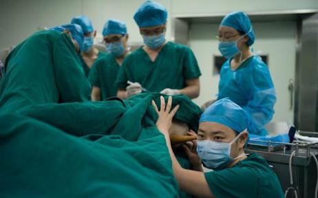 产妇内检遇到男医生的“一阳指”，到底有多尴尬？宝妈表示不想提