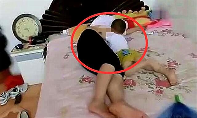 10岁男孩不吃奶不肯睡觉：断奶不及时，小心害了孩子一生
