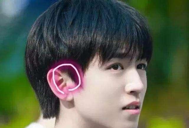 胎儿出生后，耳朵上出现&quot;小孔&quot;是咋回事？不懂的父母不妨了解下