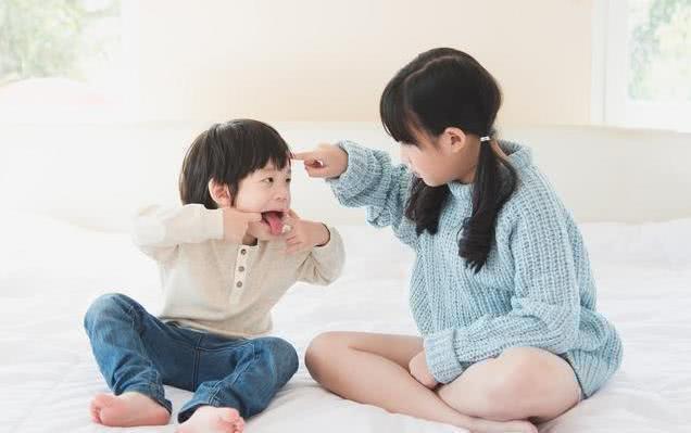 “你是姐姐，应该让着弟弟！”姐姐给出的回答，让奶奶无言以对