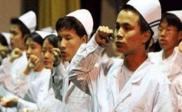 宝妈是否能接受男催乳师？网友：宝妈能接受，宝爸接受不了
