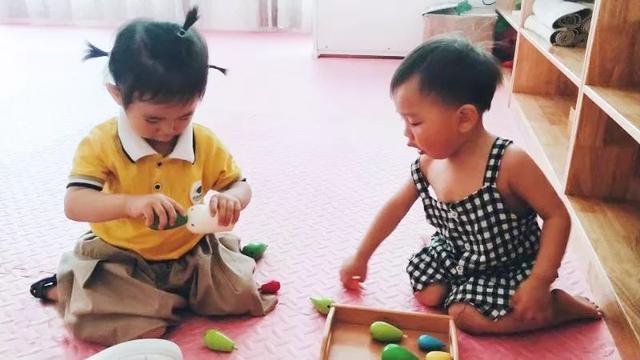娃的“精细动作”该怎么练，别放任Ta“自学成才”，最好这样训练