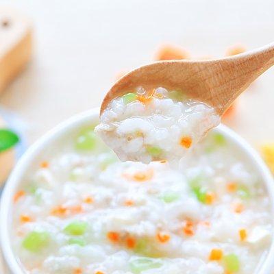 宝宝出汗多，要多吃这类补水食物，小小一碗，补铁补锌全在了