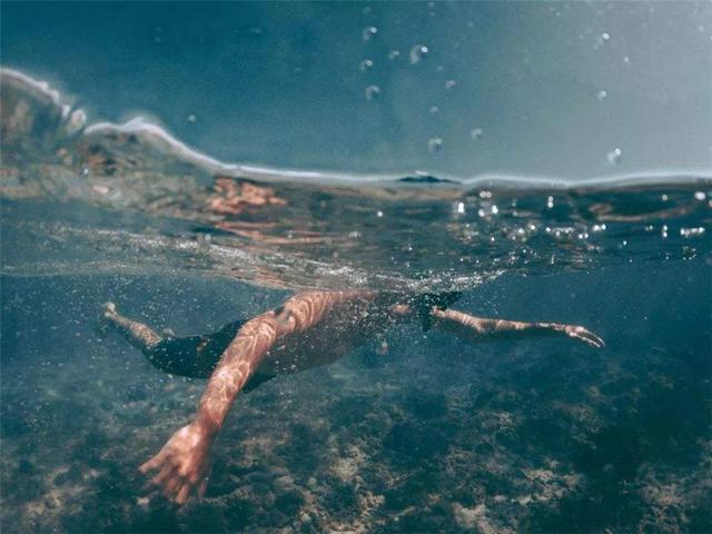 孩子游泳回来，溺死在床上：“干性溺水”，家长要会分辨