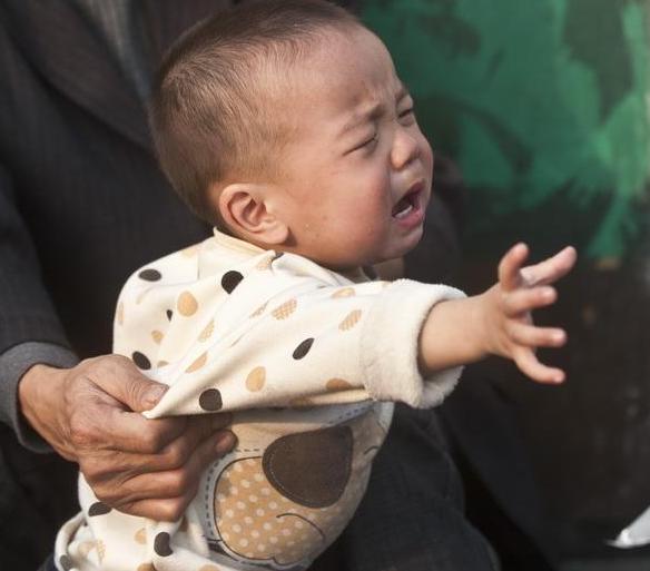打骂孩子后，孩子这些反应其实是“求救”信号，可很多父母不在意