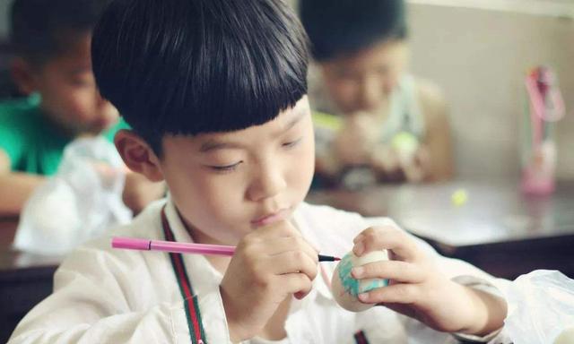 别再说孩子磨蹭，孩子专注力的培养，家长需要做到哪几点？